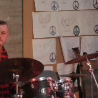 Unser neuer super Schlagzeuger, der CFS-Hausmeister Herr Daugs.
